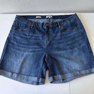 Vigoss Harley short Denim Cuffed hem. Size 20W Medium‎ wash